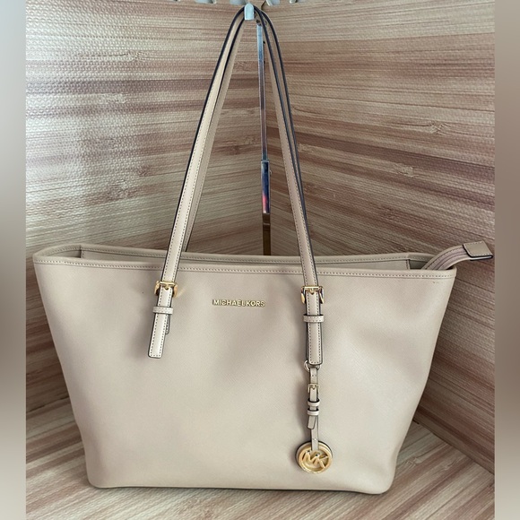 MICHAEL KORS JET SET TRAVEL MULTIFUNCTION LEATHER SHOULDER TOTE BAG CAMEL - Picture 1 of 13